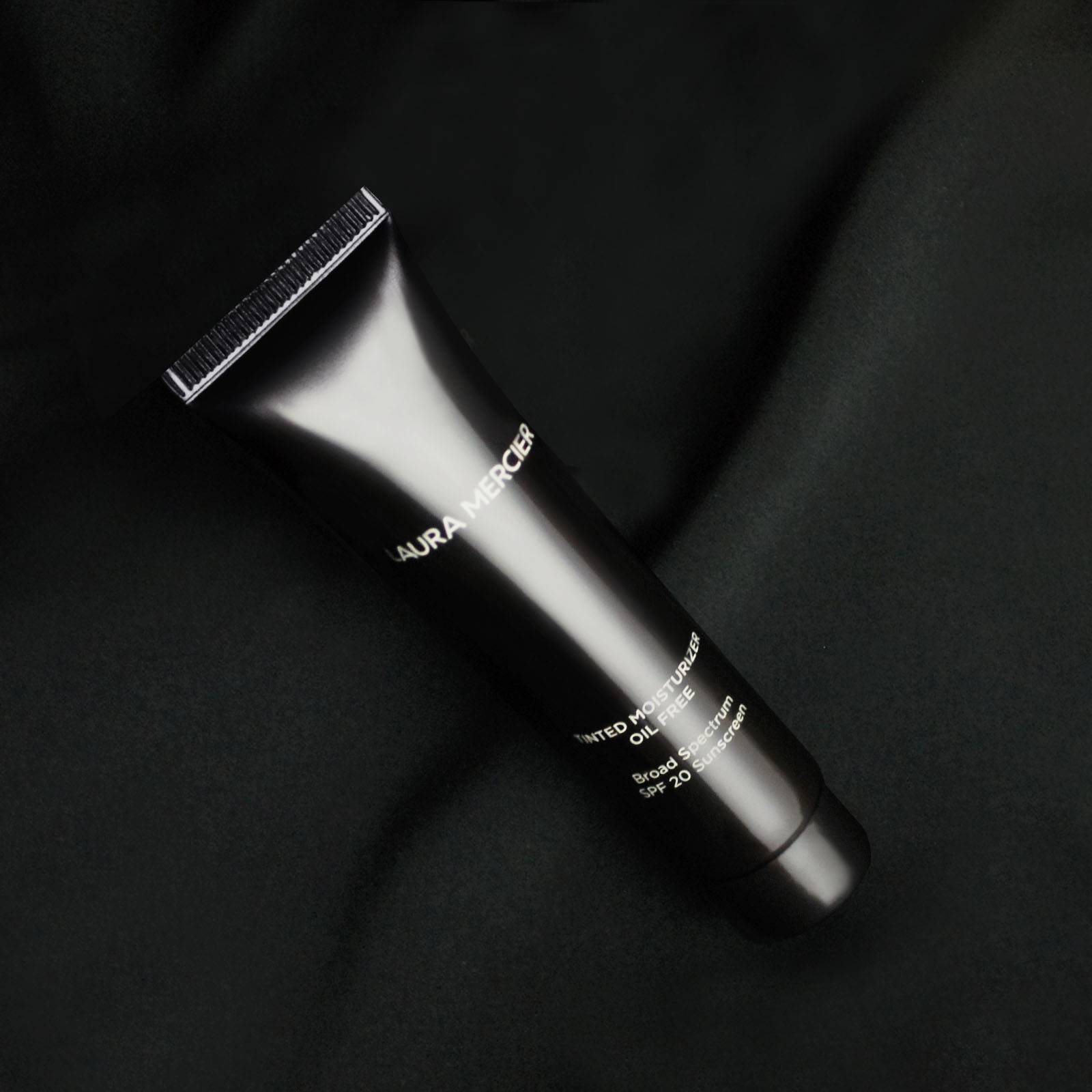 SPF20 Sunscreen in a 25 ml PE tube (Dia. 22 mm)