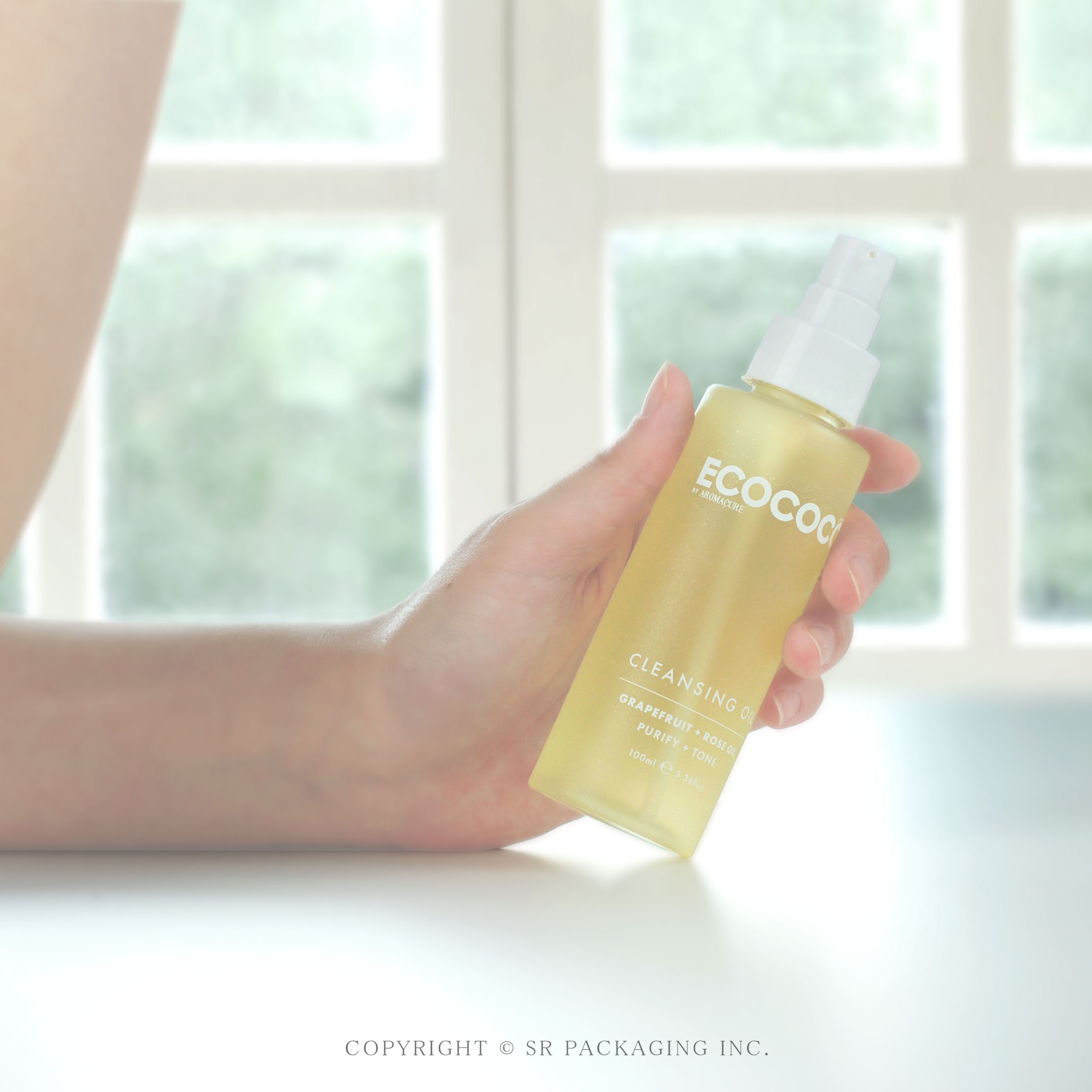 ECOCOCOのクレンジングオイル
